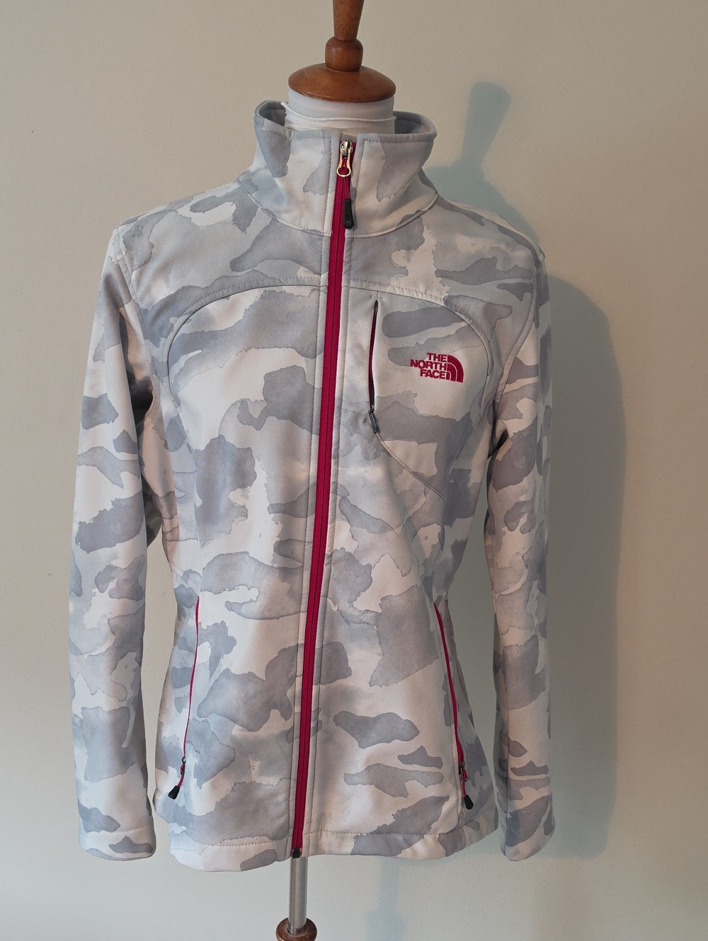 The North Face Apex Bionic Camo Jacket with Red Accents Fall/ Spring Jacket